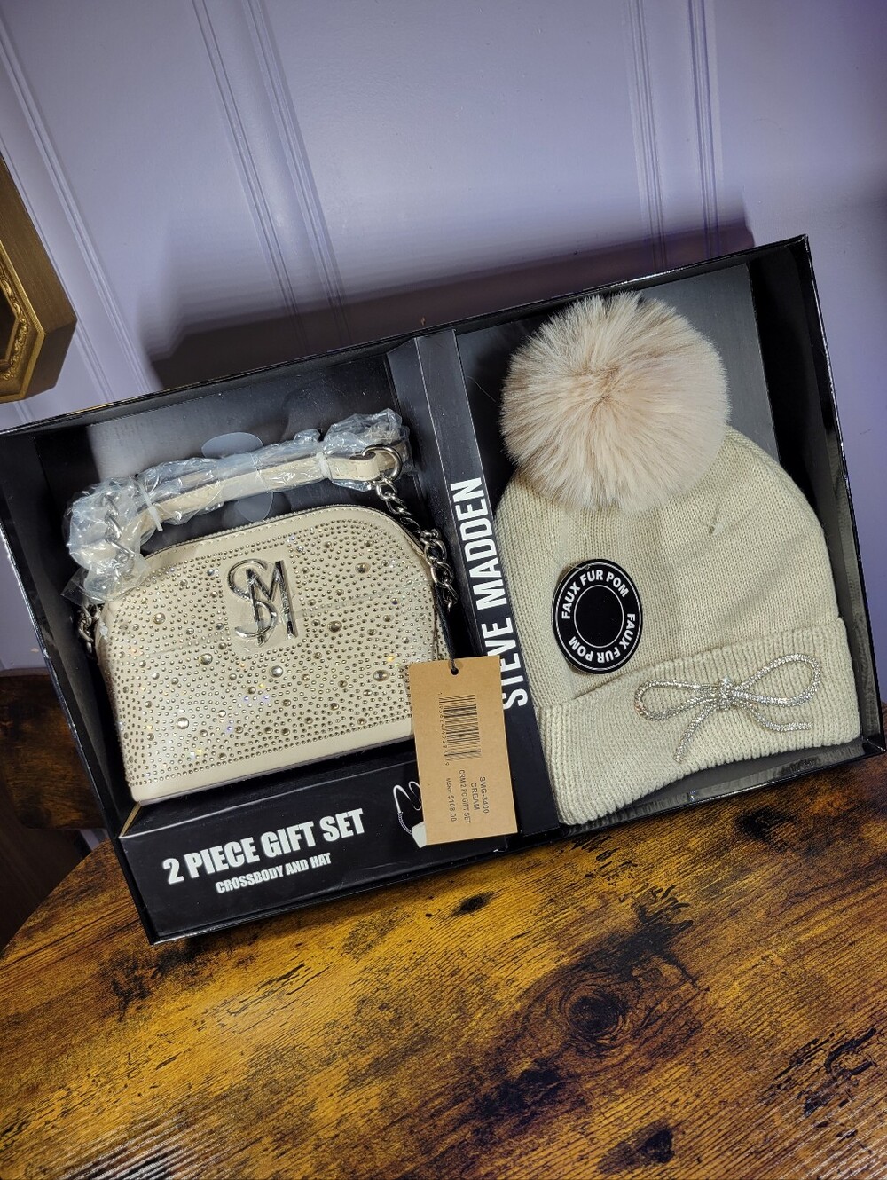 Steve Madden cross body bag/hat gift Set-cream/silver